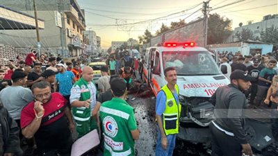 الاحتلال يواصل محاصرة وقصف مجمع الشفاء الطبي