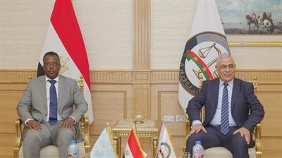 النائب العام يستقبل «نظيره ووزير العدل» بدولة الصومال