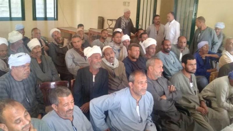 اجتماع مع المزارعين