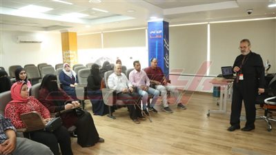 تدريب موظفي الشباك بالمراكز التكنولوجية بكفر الشيخ على 