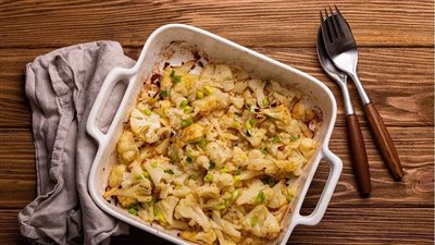 سهلة وعلى أد الإيد.. طريقة تحضير صينية القرنبيط بالبشاميل 