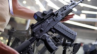 تحريك دعوى ضد مدير ألماني بتهمة بيع آلات إنتاج بنادق هجومية لشركة أسلحة روسية