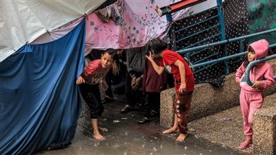 الأمطار تزيد معاناة النازحين في قطاع غزة