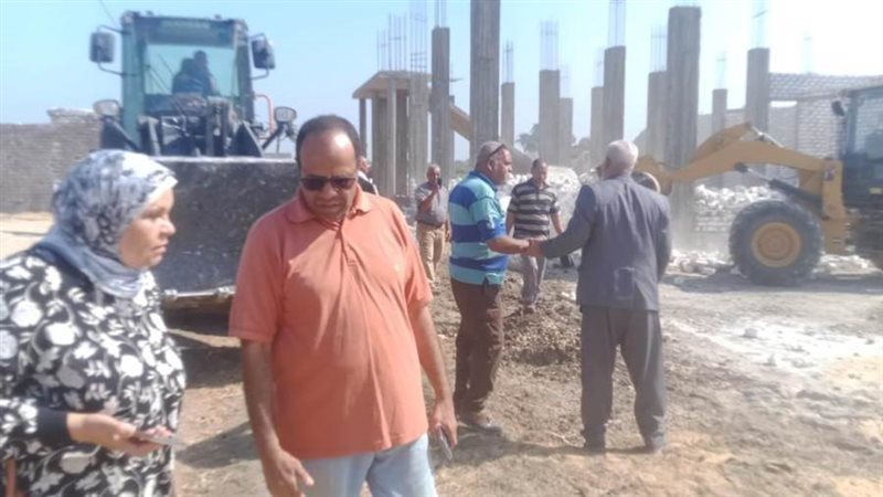 د. أنور عيسى خلال