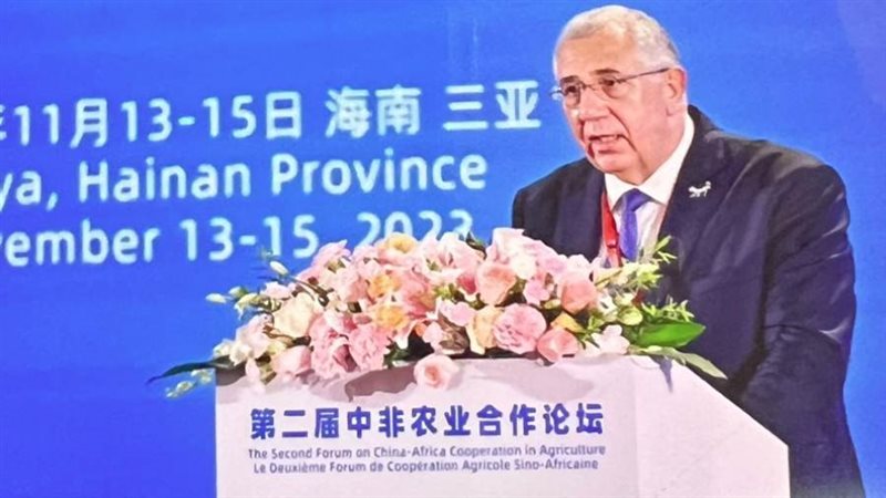 القصير خلال إلقاء