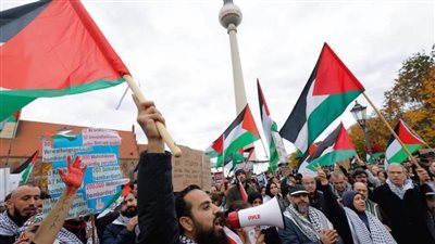 اشتباكات في واشنطن بين الشرطة ومتظاهرين يطالبون بوقف الحرب في غزة