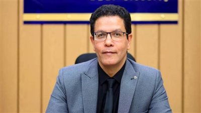 رئيس جامعة بنها يكرم 21 عالما لاختيارهم ضمن قائمة أفضل 2% من علماء العالم