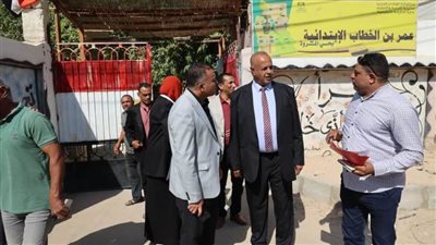رئيس الوحدة المحلية ومدير التعليم يتفقدان اللجان الانتخابية بالوادي الجديد
