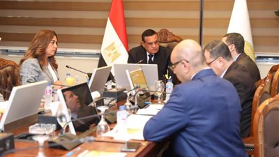 وزير التنمية المحلية يتابع تطبيق مبادرة تخفيض أسعار السلع الغذائية بدمياط