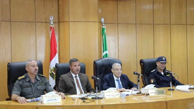 محافظ المنيا خلال