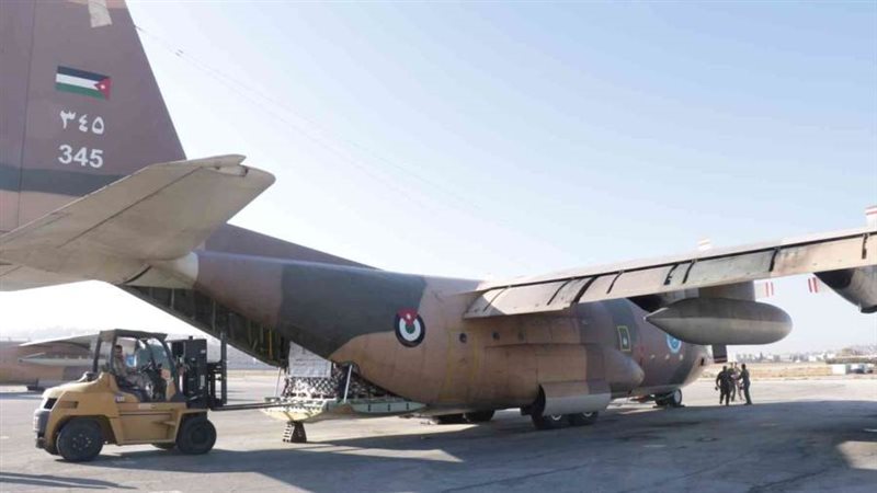 طائرة مساعدات