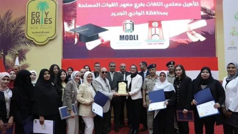 تسليم الشهادات ل