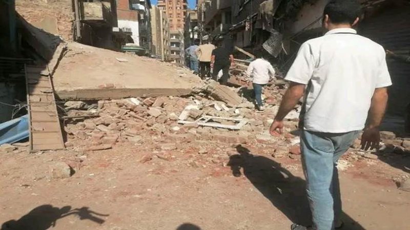 جانب من انهيار عقار