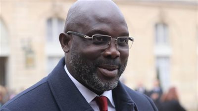 رئيس ليبيريا المنتهية ولايته يقر بهزيمته في جولة إعادة الانتخابات الرئاسية