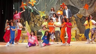 انطلاق العرض المسرحي 