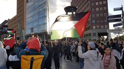 عاجل.. مسيرة ضخمة مؤيدة للفلسطينيين في برلين 