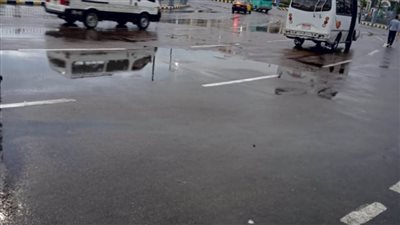 سحب ممطرة وسقوط أمطار بمناطق متفاوتة