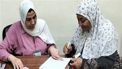 الداخلية تيسر إجراءات الحصول على الخدمات والأوراق الشرطية لكبار السن بإدارة الجوازات والهجرة 