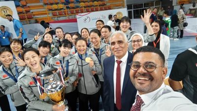 الاتحاد البارالمبي للكرة الطائرة يهدي الرئيس فضية كأس العالم