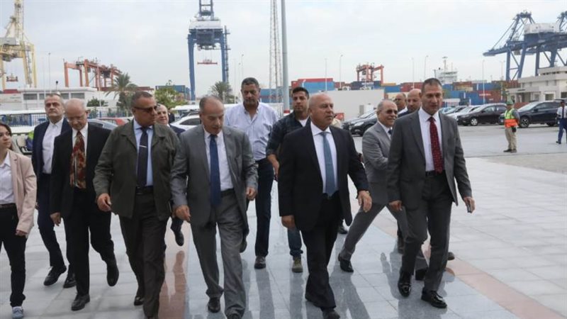 وزير النقل يتفقدمحطة