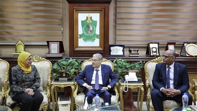 محافظ المنيا يبحث مع وفد هيئة إنقاذ الطفولة تنفيذ أنشطة داخل القرى