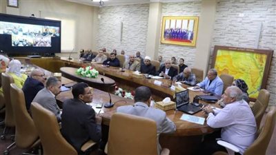 لمتابعة الاستعدادات الانتخابات الرئاسية.. محافظ الوادي الجديد يجتمع مع الجهات المعنية