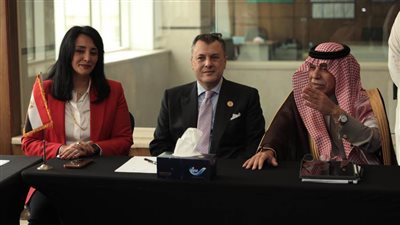 عيسى يلتقى وزير التجارة السعودى ووفداً من المستثمرين 