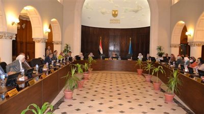 الدكتور هشام سعيد يستعرض تقريرًا حول واقع البحث العلمي بجامعة الإسكندرية ومناقشة خطة مقترحة لتحسين وتعزيز أدائه