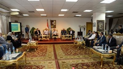 محافظ أسيوط يستقبل طلاب كلية الفنون الجميلة بجامعة الإسكندرية 