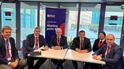 وزير التعليم العالي يلتقى نظيره البريطاني 