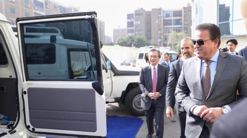 وزير الصحة خلال تسلم