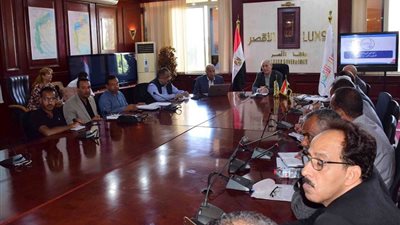 محافظ الأقصر يتابع أعمال مشروع القطار الكهربائي السريع - (أكتوبر- أبوسمبل)