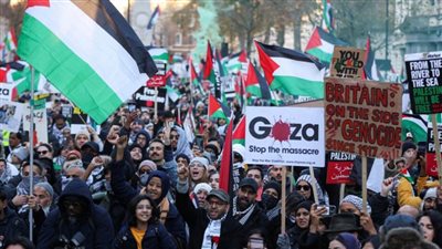 عاجل.. عشرات الآلاف يتظاهرون في لندن دعما للفلسطينيين وللمطالبة بوقف دائم لإطلاق النار بغزة