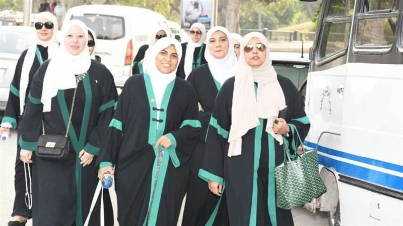 بالصور: الأئمة والواعظات