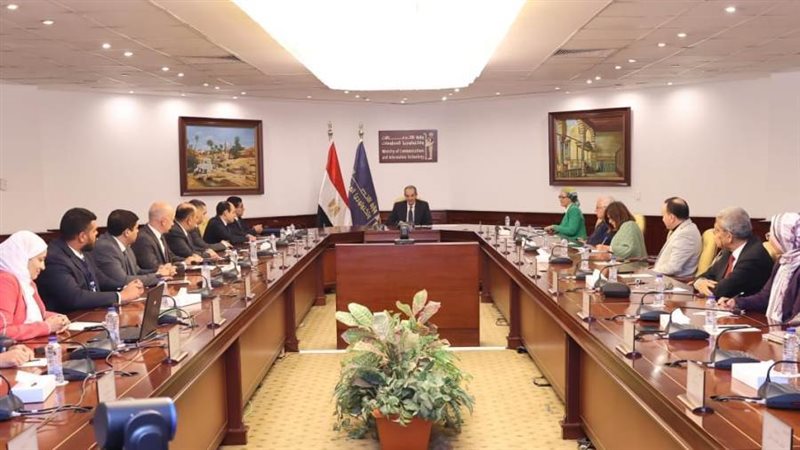 وزير الاتصالات