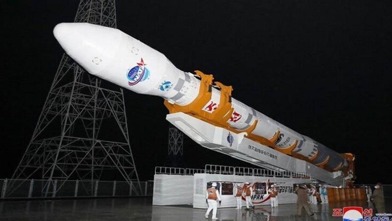 إطلاق قمر صناعي لاستكشاف