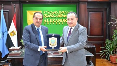 رئيس جامعة الإسكندرية يستقبل سفير دولة الكويت