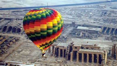 تحليق 28 رحلة بالون طائر تقل 700 سائح في سماء الأقصر