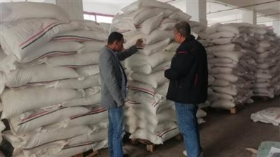 تموين الإسكندرية تضبط مصنعا لحيازته 210 أطنان سكر محظور تداولها