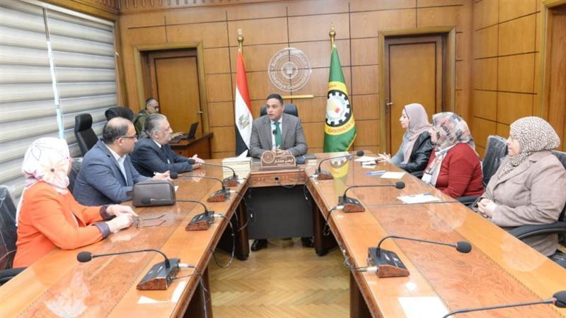 اجتماع المحافظ ومسؤولي