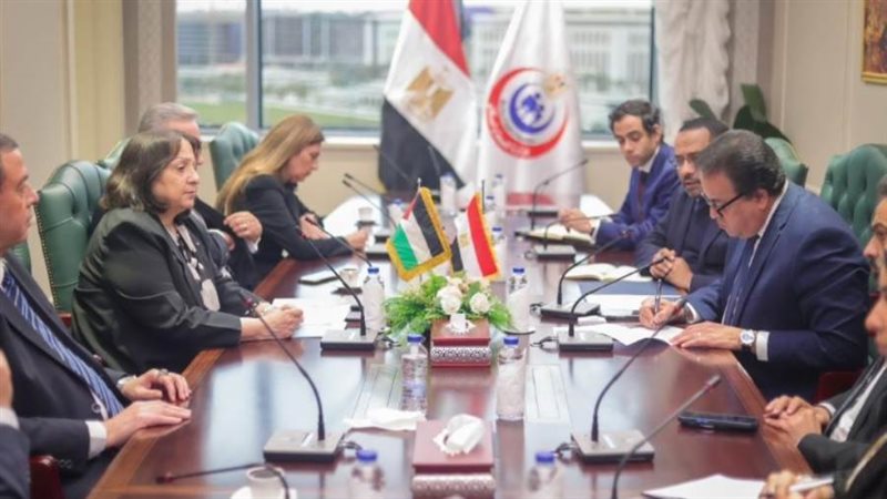 اجتماع وزير الصحة