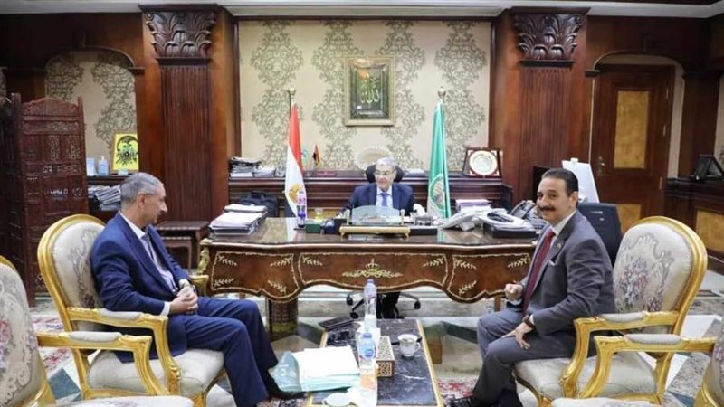 محافظ المنيا مع النواب