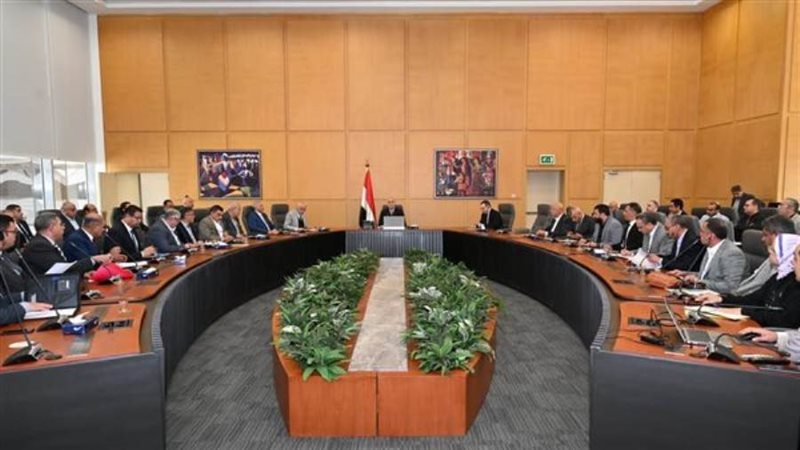 وزير الإسكان والمرافق