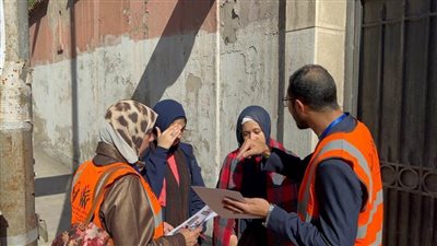 التحالف الوطني للعمل الأهلي التنموي بالإسكندرية ينظم حملة لتوعية المارة في الشارع بالمشاركة في الانتخابات 