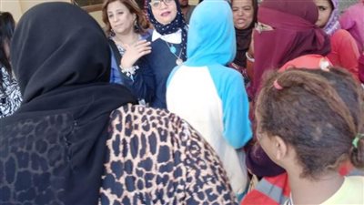 قومي المرأة بسوهاج يختتم حملة طرق الأبواب 