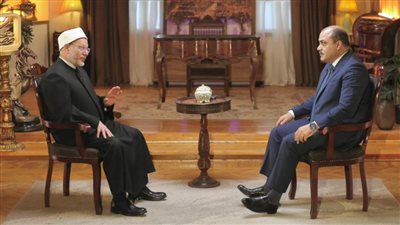 مفتي الجمهورية: الرئيس السيسي أول رئيس يهتم بالملف الديني صراحة ويطالب بتجديده