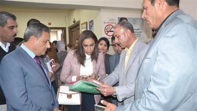 توزيع أجهزة كهربائية ومفروشات بالمجان لـ5 عرائس بكفر الدوار