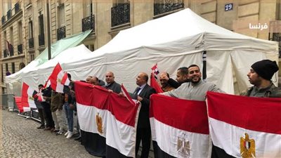 دفء الوطنية يشجع الجالية المصرية على التوجه للجان الاقتراع بباريس
