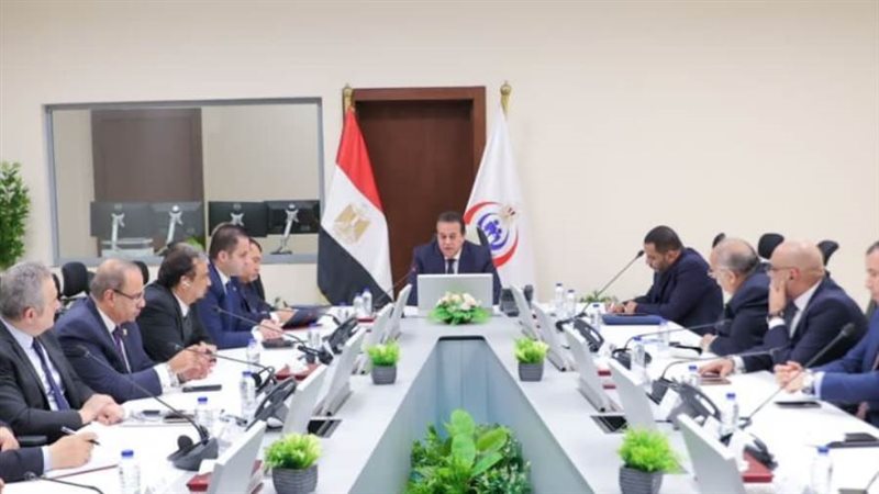 اجتماع وزير الصحة