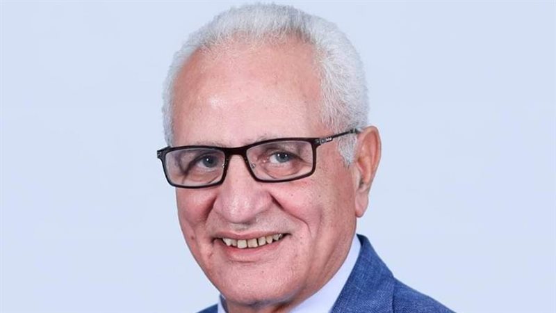 الدكتور حسين حموده